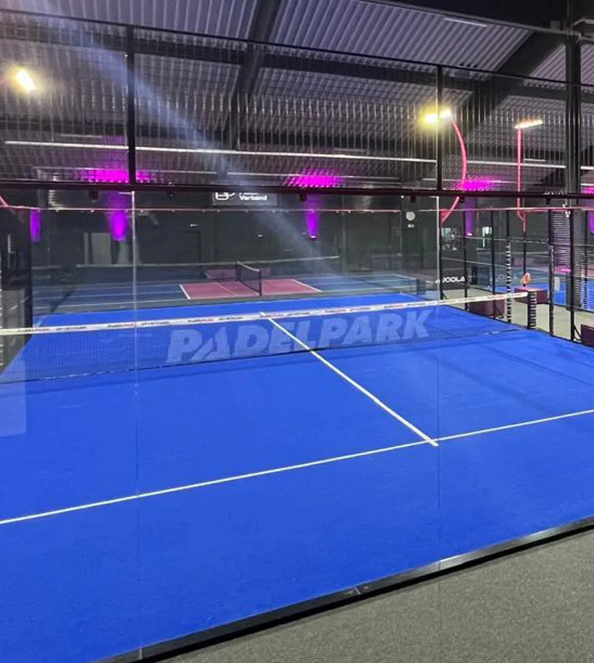 Moderner Padelcourt im Padelpark in Solingen Landwehr