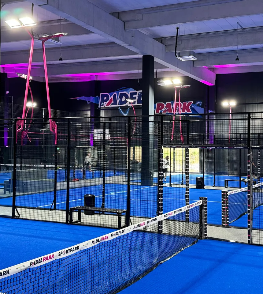 Moderner Padelcourt im Padelpark in Mönchengladbach Holt